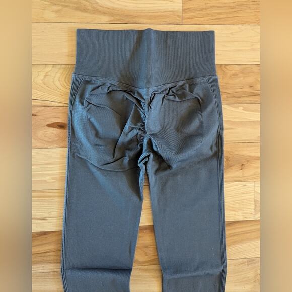 New Halara Seamless Leggings Size Small - Picture 7 of 9